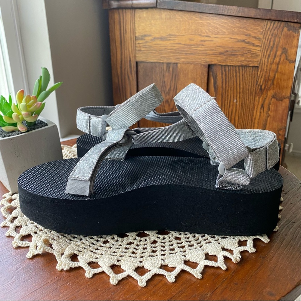 Teva Flatform Universal Wedge Platform Silver Sandals size 7 - Picture 8 of 14